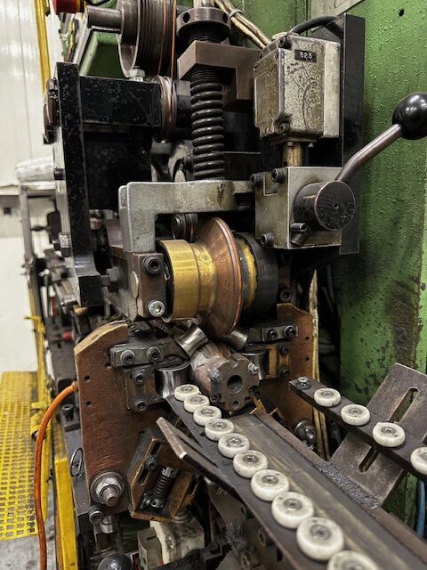 Complete aerosol can line for 52 mm